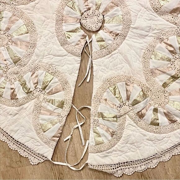 Vintage Quilted Lame Patch Crochet Trim Round Spilt Tie Tree Skirt Handmade - Picture 6 of 16